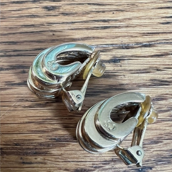 St. John Designer Clip-On Earrings Vintage Gold Plated - Picture 4 of 9